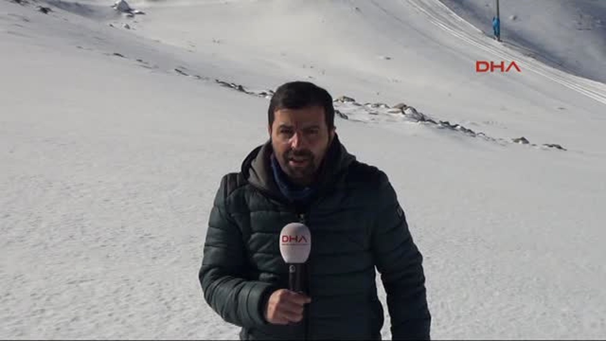 Hakkari Dağlarında Nefes Kesen Kayak ve Snowboard Gösterisi