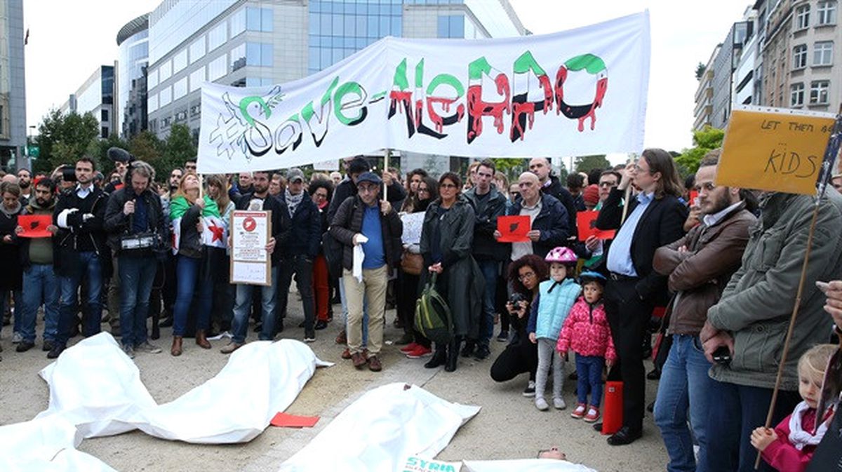 Halep\'e Yönelik Saldırılar Almanya\'da Protesto Edildi