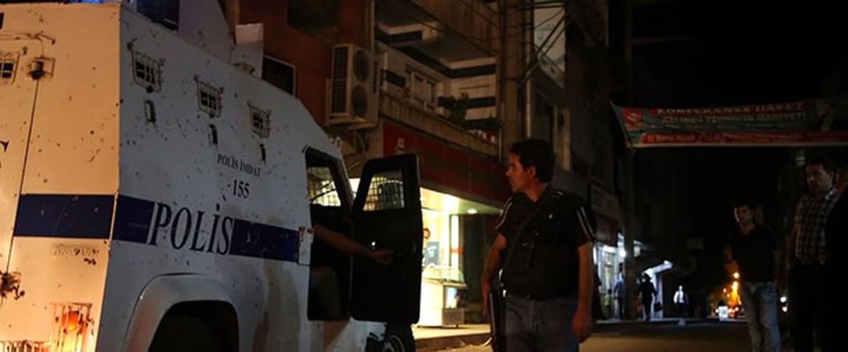 Hazro\'da Jandarma Karakoluna Bombalı Araçla Saldırı (2) - Yeniden