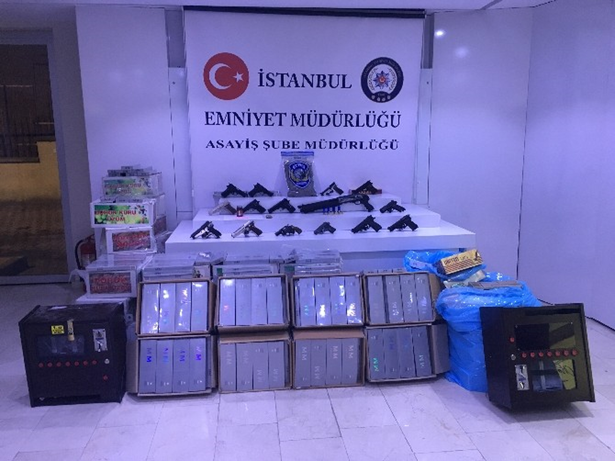 \'Huzur Türkiye" Uygulaması Kapsamında İstanbul\'da Ele Geçirilen Malzemeler Sergilendi
