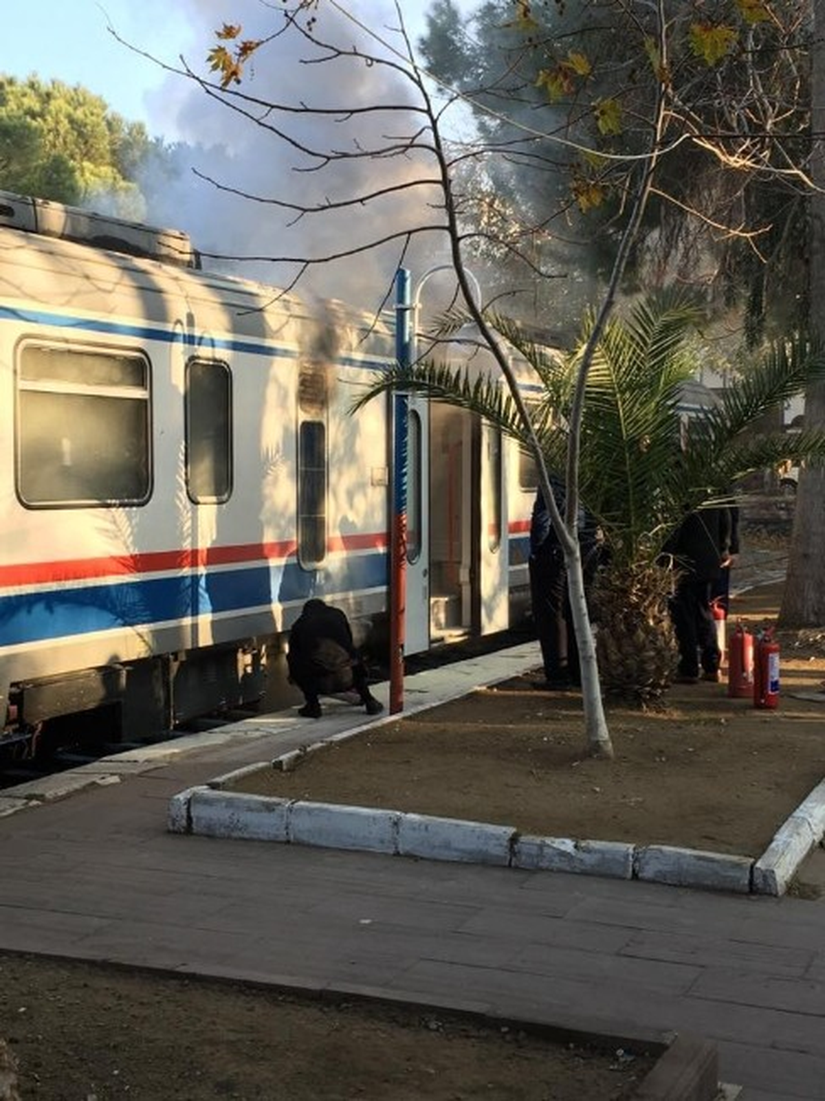 İzmir\'de Yolcu Treninde Yangın