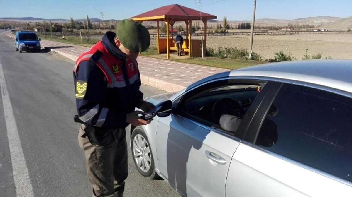 Jandarma Ekipleri Broşür Dağıtarak Sürücüleri Bilgilendirdi