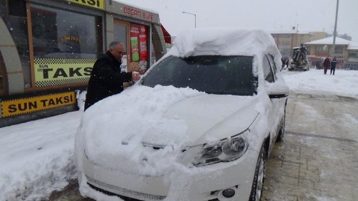 Kar Yağışı ve Tipi Ulaşımı Aksattı