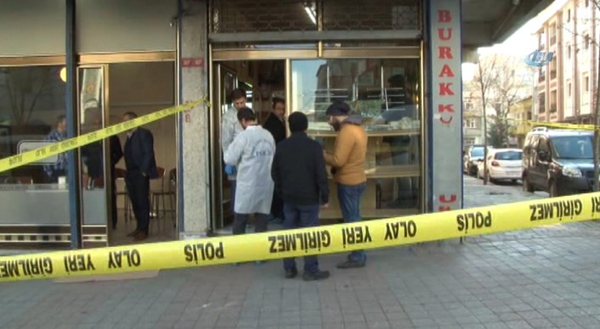 - Kurşun Yağdıran Kuyumcu Soyguncularını Cep Telefonuyla Görüntüledi