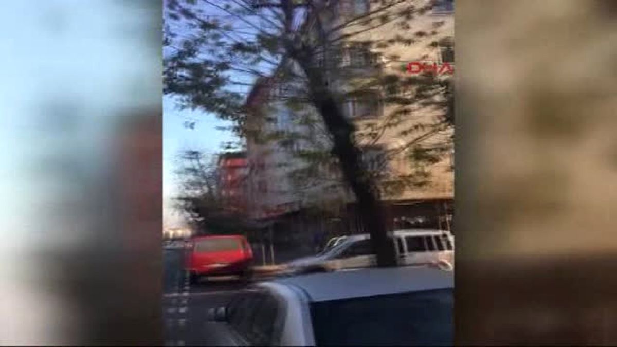 Kurşun Yağdıran Kuyumcu Soyguncularını Cep Telefonuyla Görüntüledi