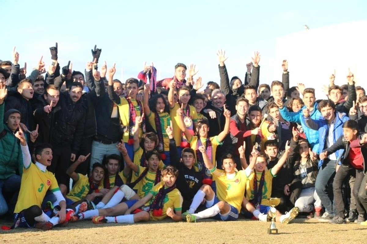Liselerarası Futbol Müsabakalarında Altınyıldız Koleji Şampiyon Oldu