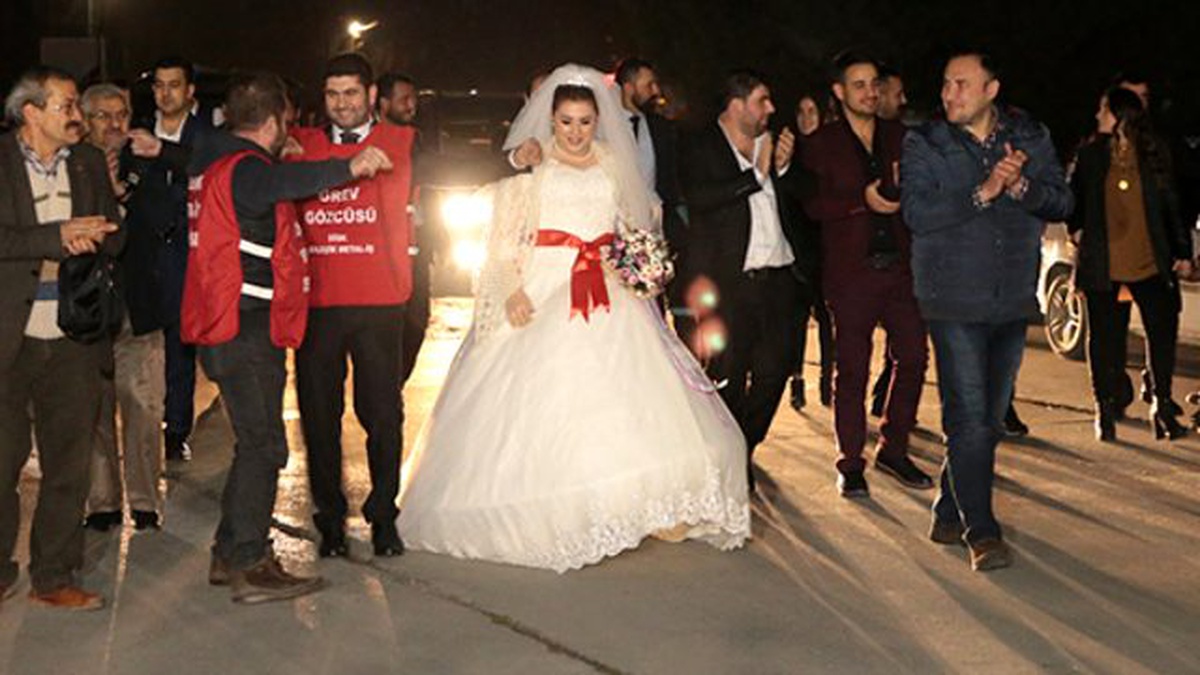 Önce Grev Çadırına Sonra Düğün Salonuna Gittiler