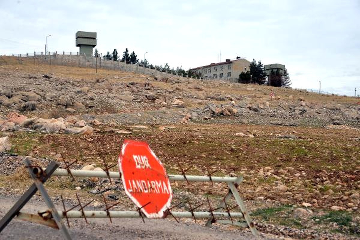 PKK\'lılar Karakola Bombalı Arçla 300 Metre Yaklaşabilmiş