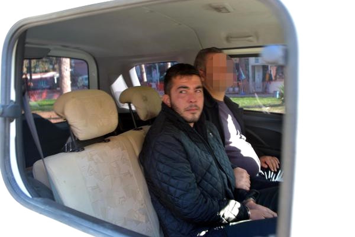 Polis Otosuna Kafa Vurdu, Camını Kırdı