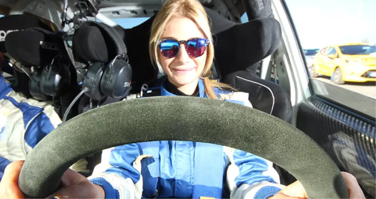 Rallici Simin Bıçakcıoğlu, "Alkışı Hak Eden Kadın Sporcu" Ödülü Kazandı