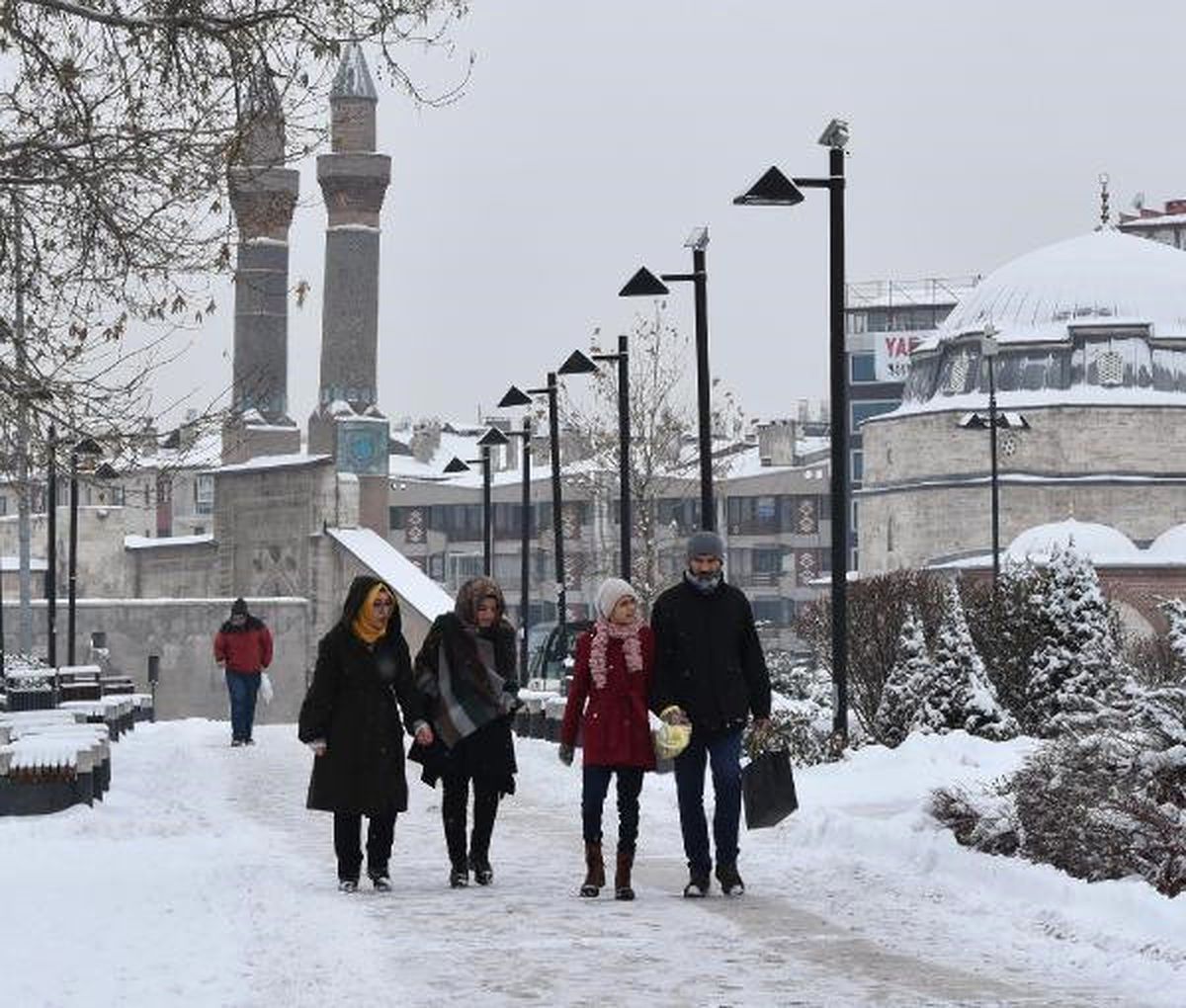Sivas\'ta Kar Yağışı Etkili Oldu