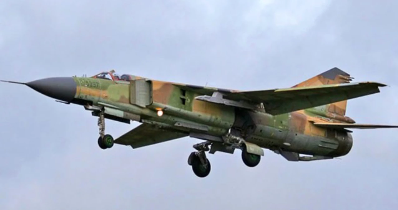 Suriye\'de Rejime Ait Bir Savaş Uçağı Düştü! Pilot Sağ Kurtuldu