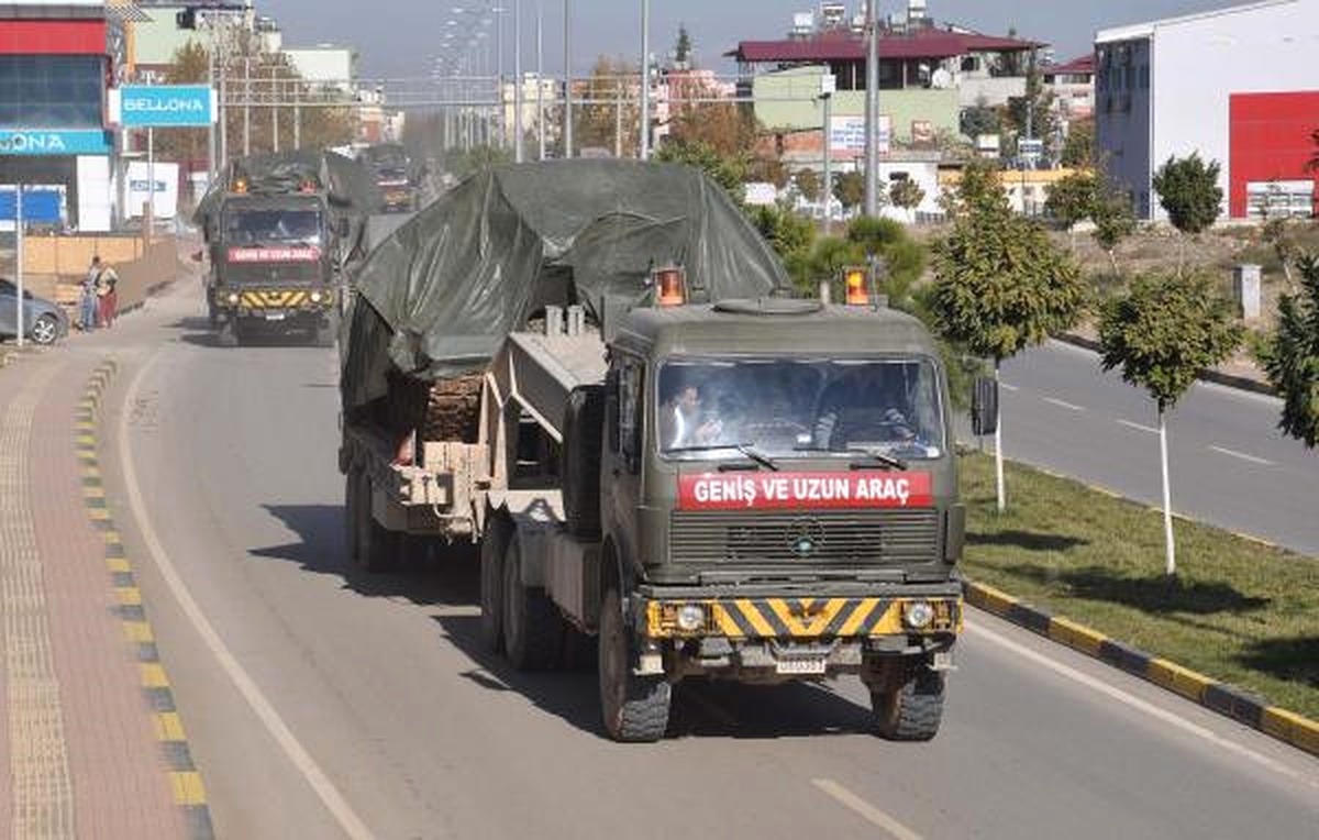 Suriye Sınırına Tank ve Askeri Araç Sevkiyatı