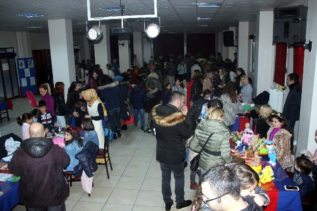 Ted Öğrencilerinden "Eski Oyuncaklarımı Satıyorum Projesi"
