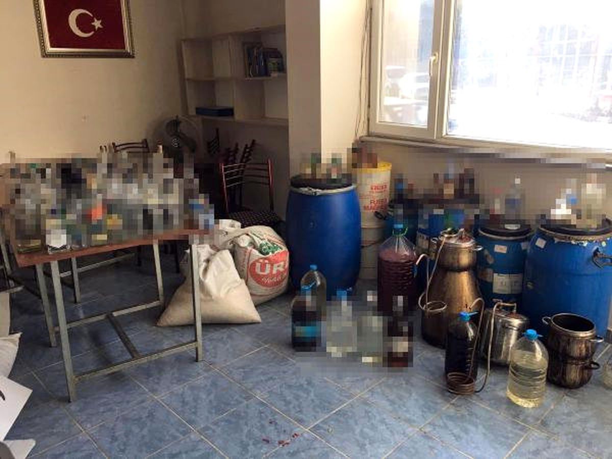 Tekirdağ\'da Kaçak İçki Deposuna Operasyon
