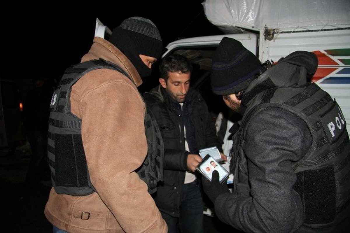Van\'da \'Türkiye Huzur\' Uygulamasına Bin Polis Katıldı