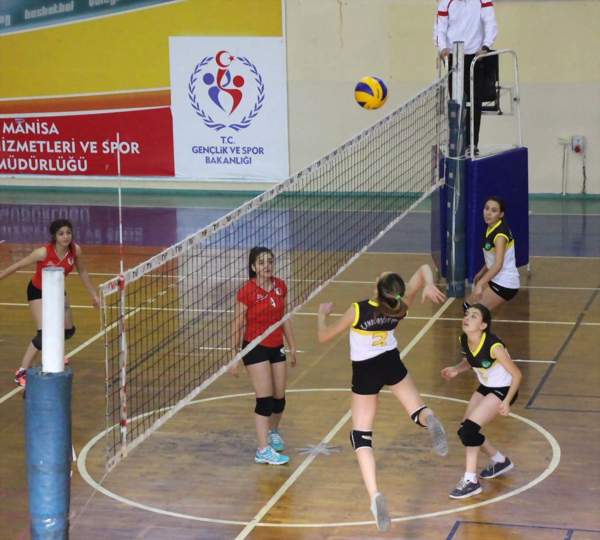 Voleybol Genç Kızlar B Müsabakaları Sona Erdi