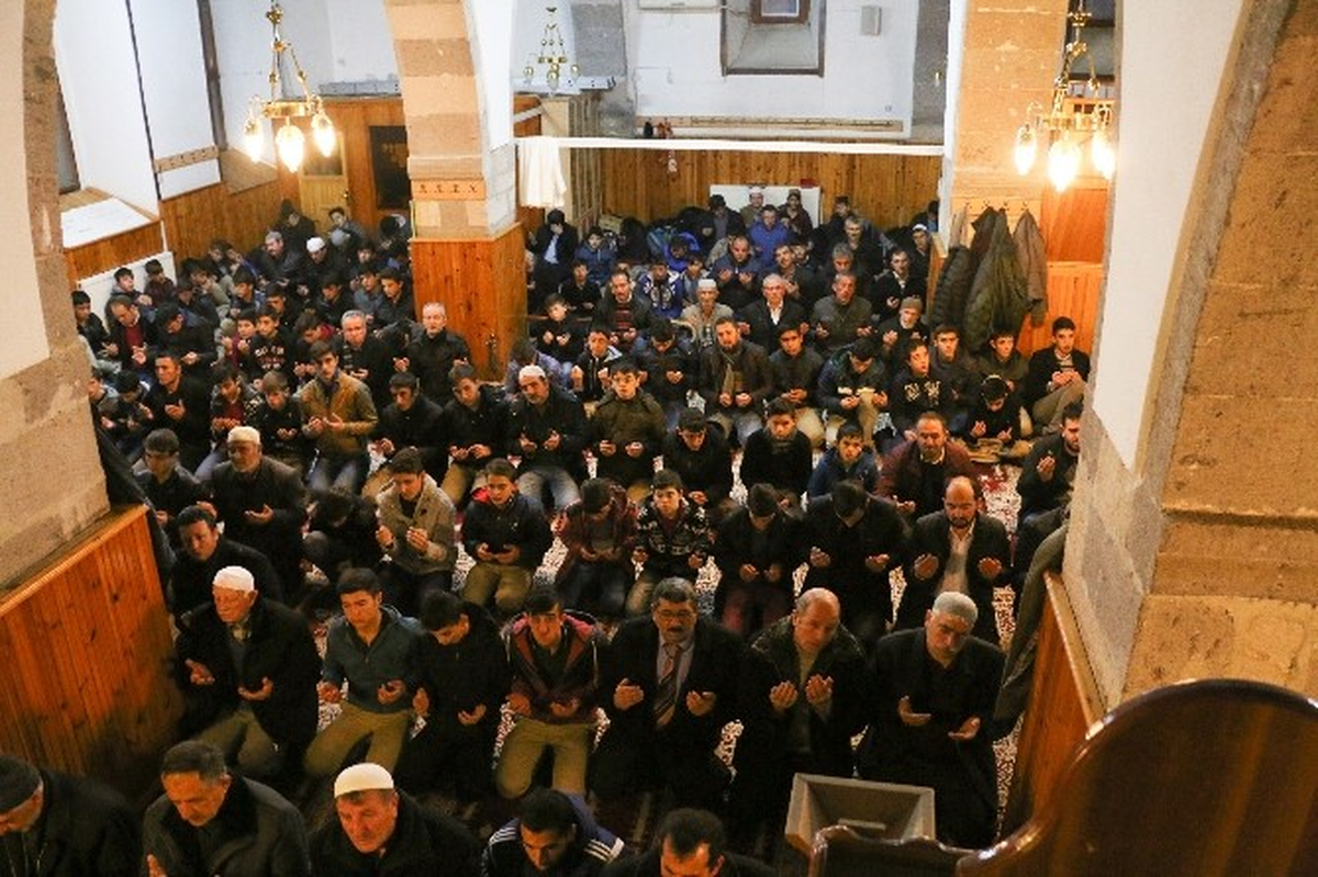 Yahyalı Halep\'e Dua İçin Sabah Namazında Buluştu