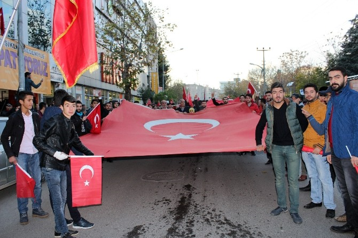 Adıyaman\'da Binlerce Vatandaş Teröre Lanet Yürüyüşü Yaptı