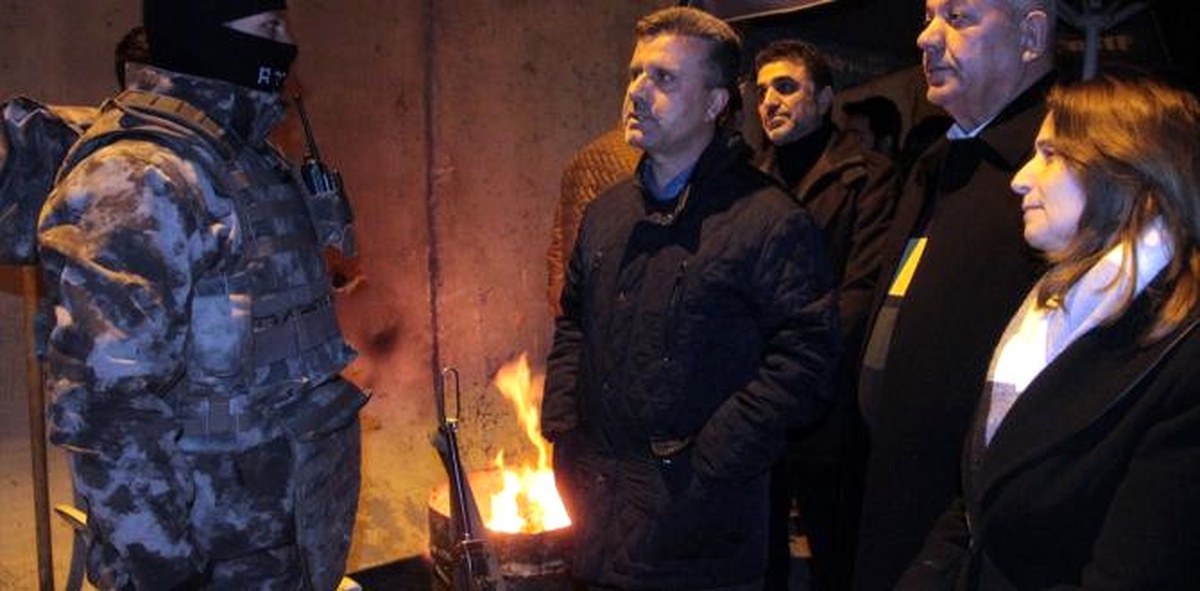 AK Parti\'den Yol Kontrolü Yapan Polise Moral Ziyareti