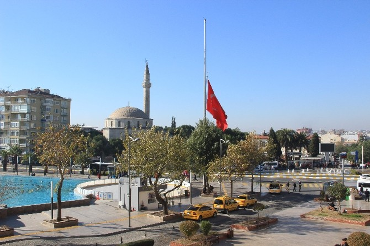 Aydın\'da Bayraklar Yarıya İndirildi