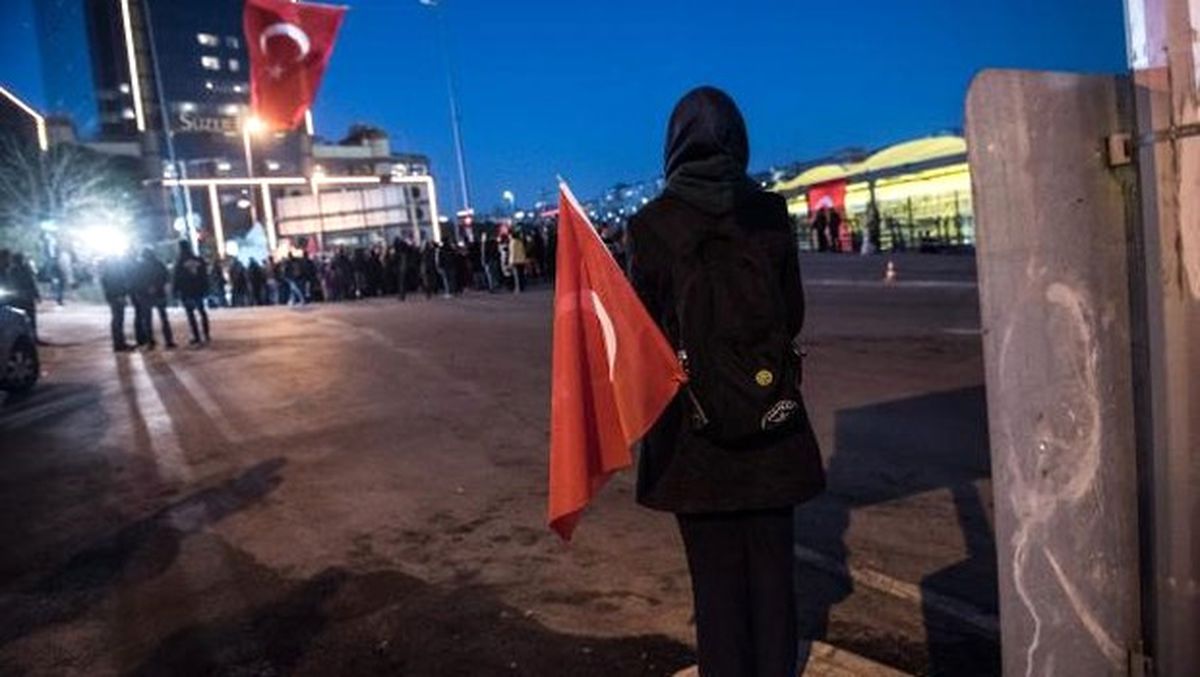 Beşiktaş\'da Olay Yerindeki Anmalar Sürüyor