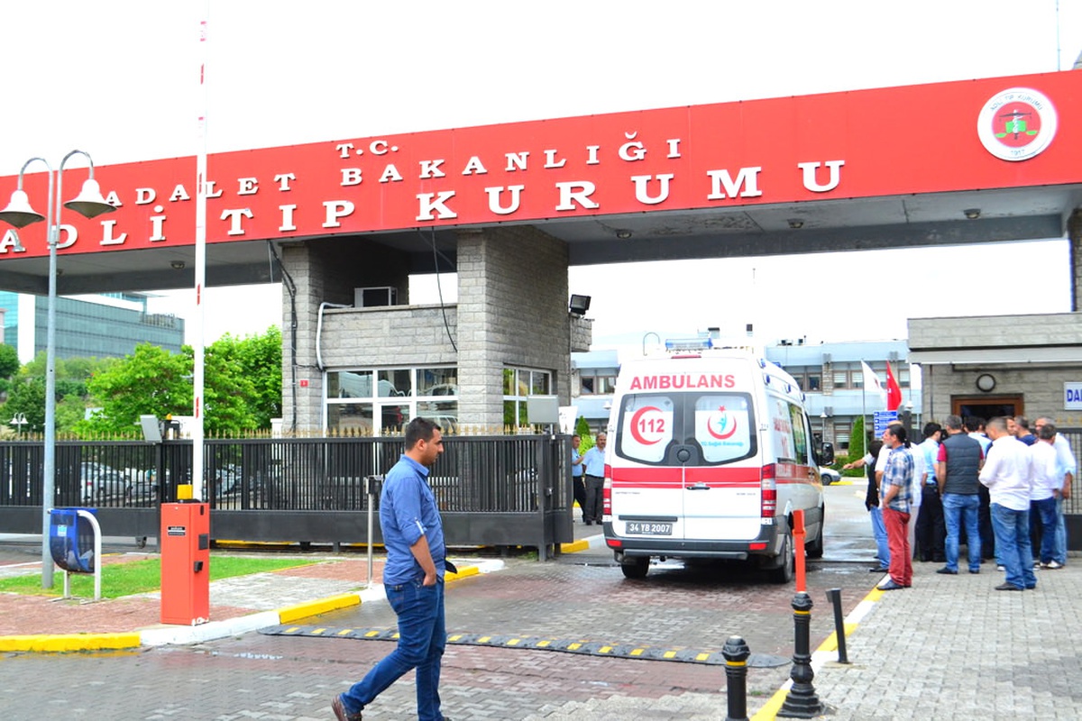 Beşiktaş\'taki Terör Saldırısının Ardından Adli Tıpta Acı Bekleyiş