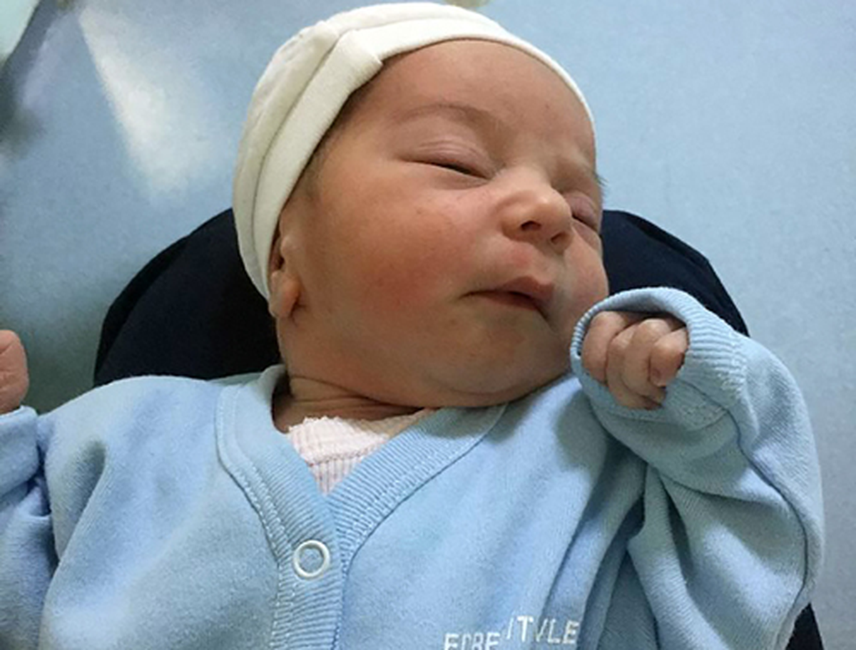 Cami Avlusuna 2 Günlük Bebek Bırakıldı