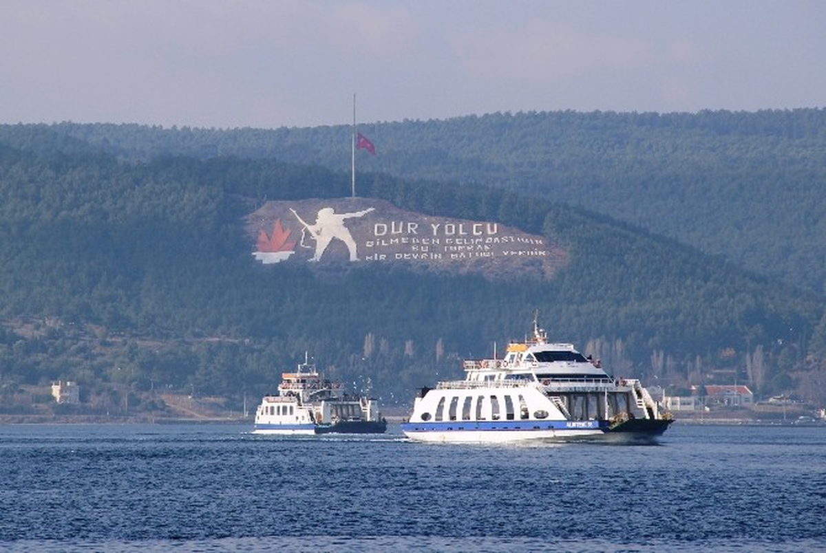 Çanakkale\'de Bayraklar Yarıya İndirildi