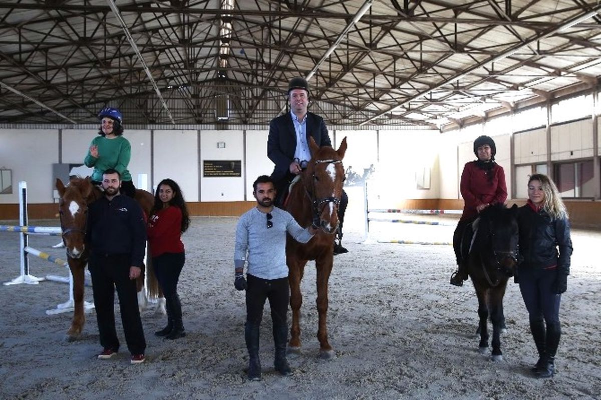 Engellerini Hippoterapi ile Aşacaklar