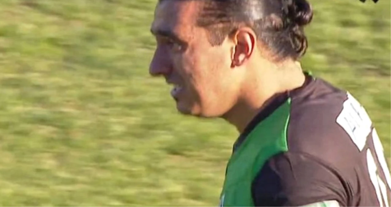 Sakaryasporlu Futbolcu Gol Sonrası Asker Selamı Verdi, Gözyaşlarına Boğuldu
