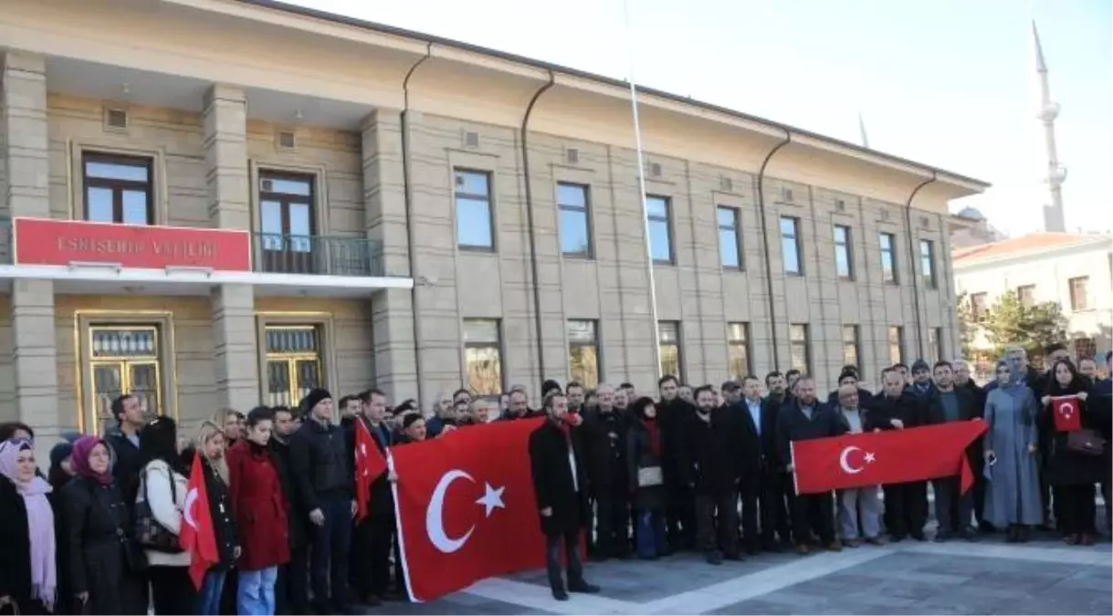 Eskişehir\'de, \'Reis Yalnız Değilsin\' Grubu, Terörü Protesto Etti