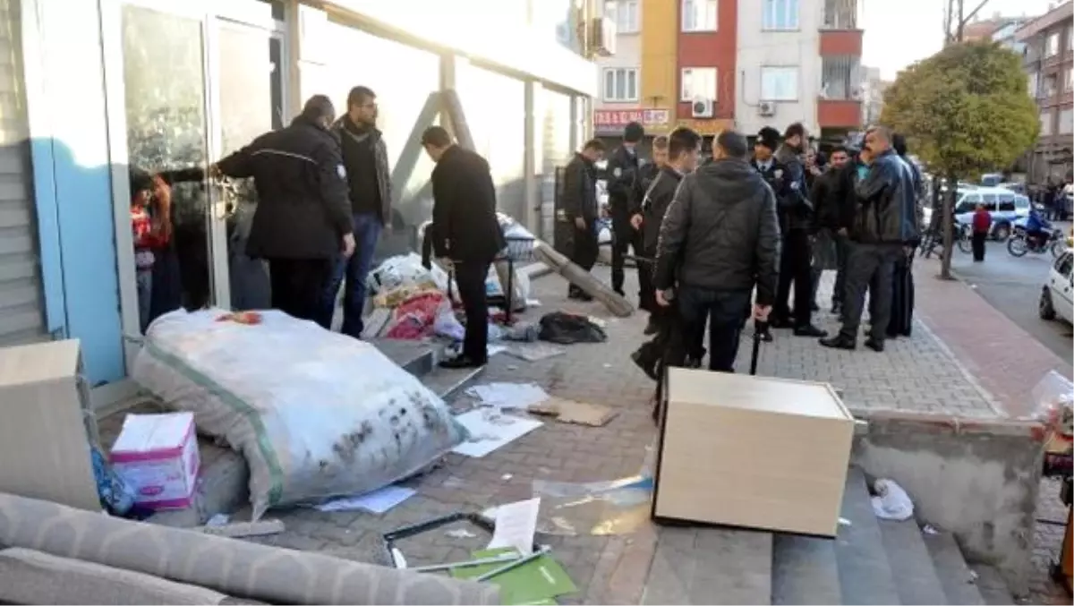 Fetö\'den Mühürlenen Dernekte Yağma: 40 Gözaltı