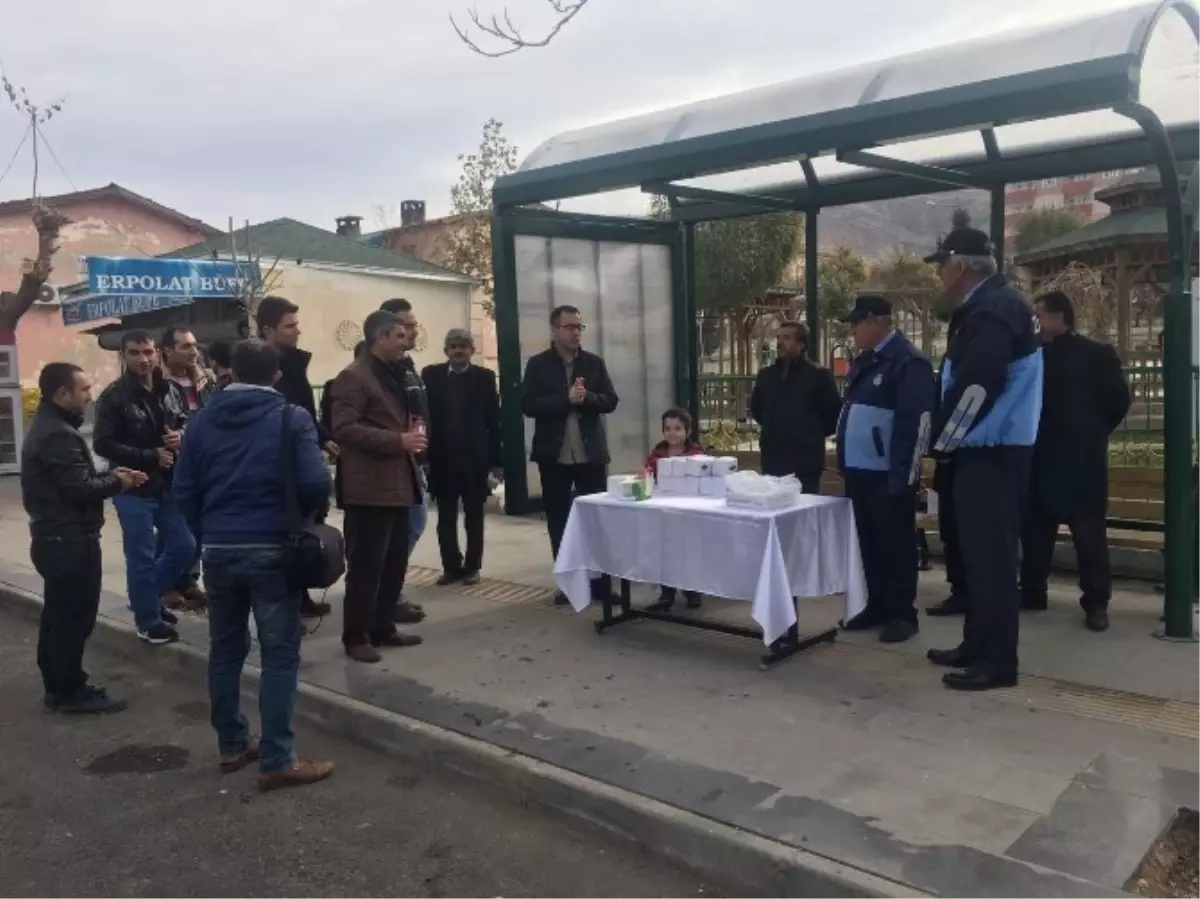 Gercüş Belediyesi Kandil Lokumu Dağıttı