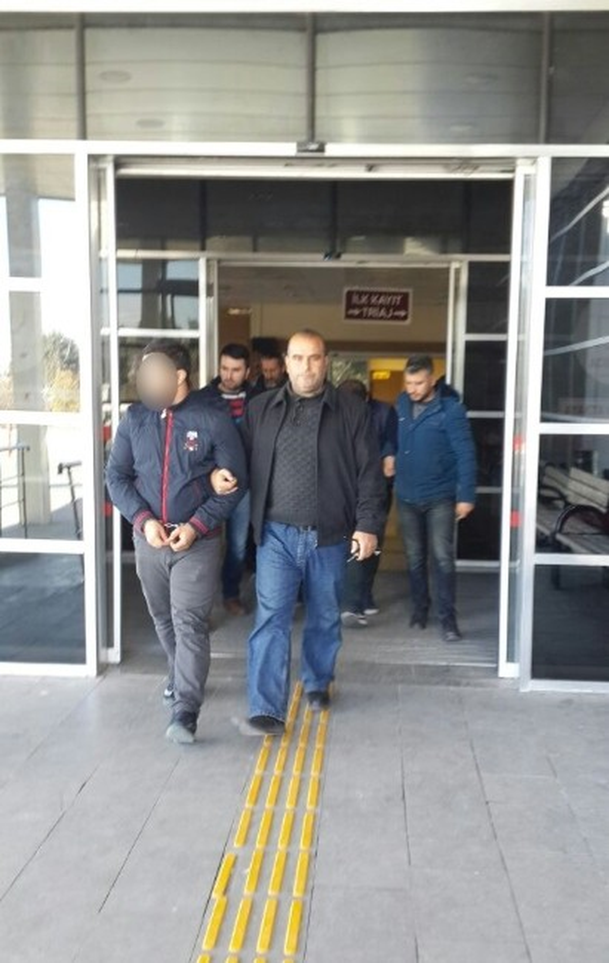 Girdikleri Evden 13 Bin TL\'lik Altın ve Para Çalan Hırsızlar Yakalandı