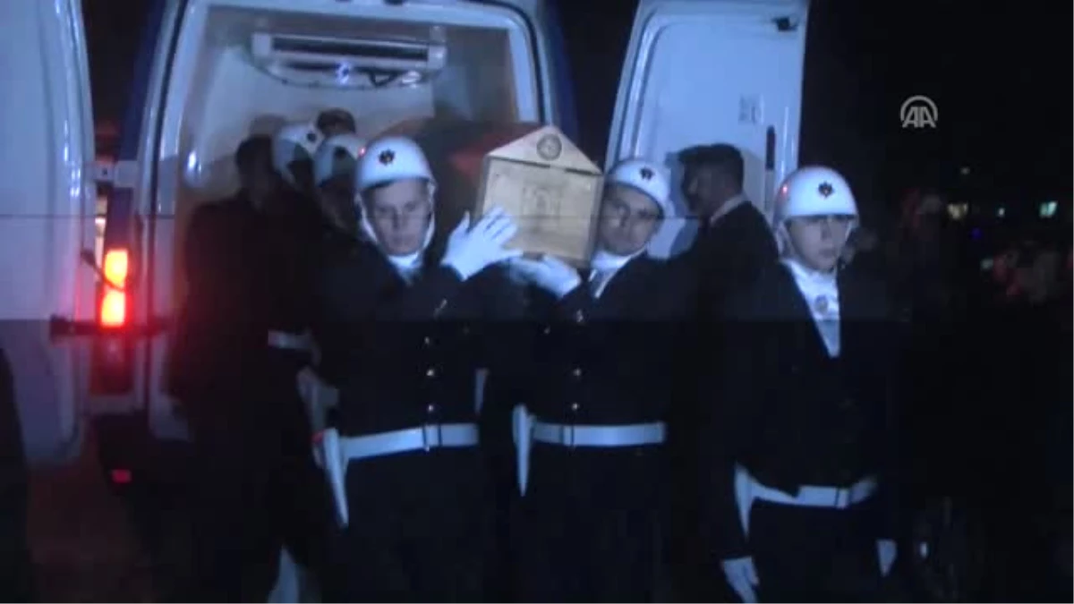 Istanbul\'daki Terör Saldırısı -Tıp Fakültesi Öğrencisi Berkay Akbaş\'ın Cenazesi Memleketine...