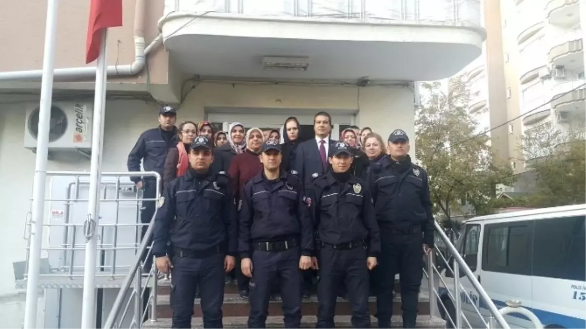 Kadınlardan Polisi Yalnız Bırakmadı