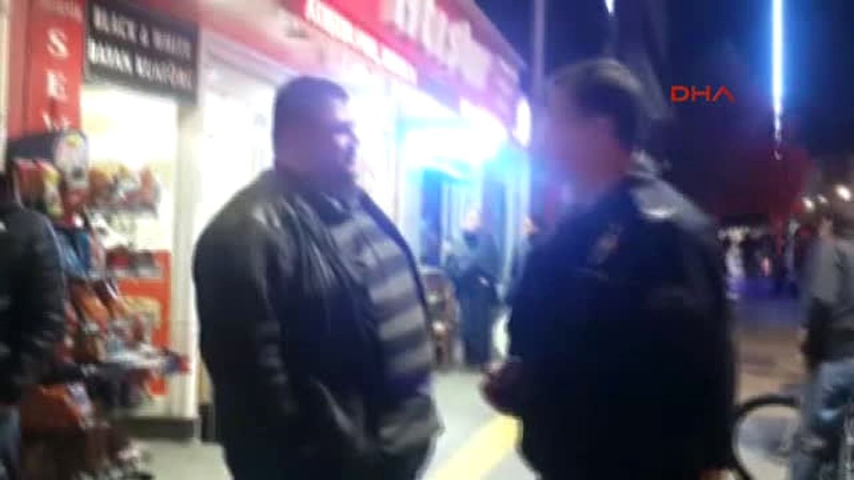 Kocaeli Esnaf Içeride Kaldıklarını Unutup Işyerini Kapatınca Mahsur Kaldılar