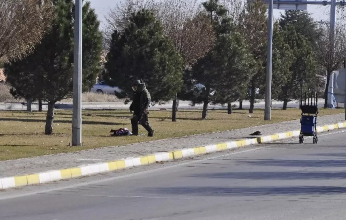 Afyon\'da Şüpheli Çanta Paniği! Polisten Kaçan Kadın Ortalığı Birbirine Kattı