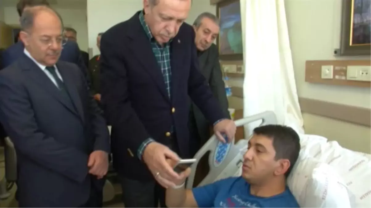 Yaralı Polis Erdoğan\'a Anlattı! Şarapnel Parçası Telefonuna İsabet Etmiş