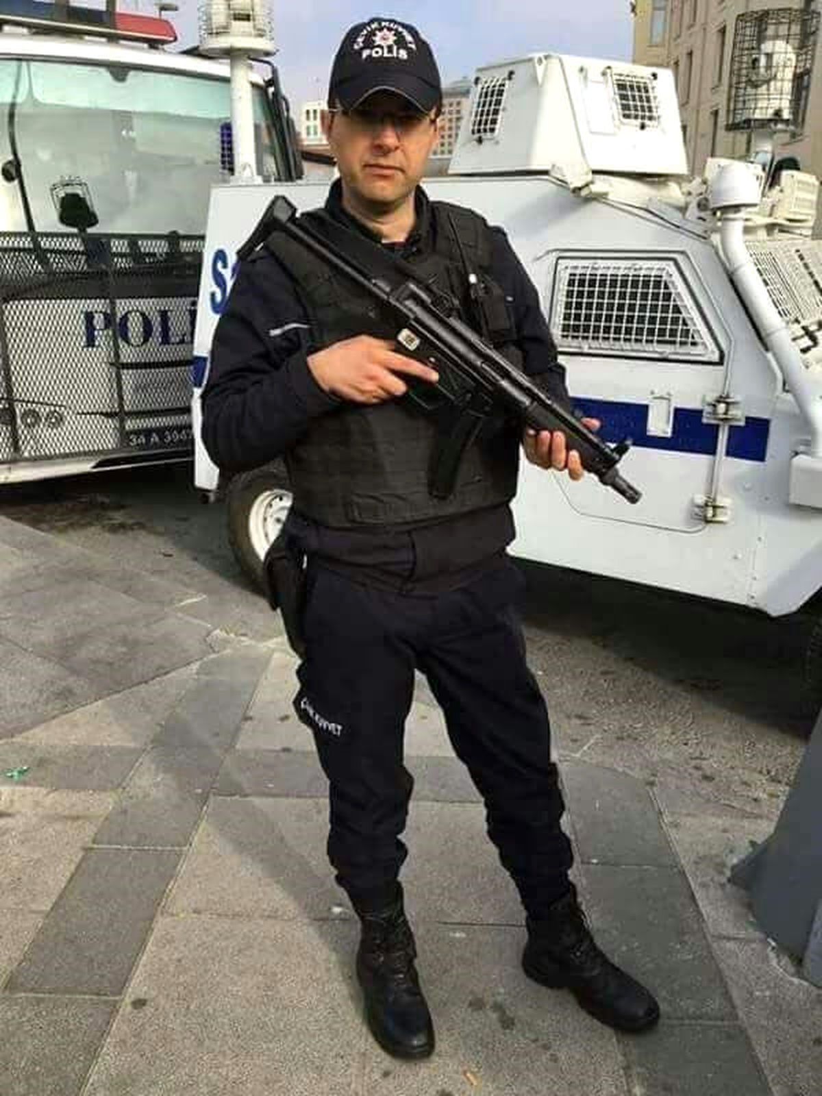 Şehit Polis Nazif Emre Horoz'un, 6 Aylık İkizleri Yetim Kaldı (2)