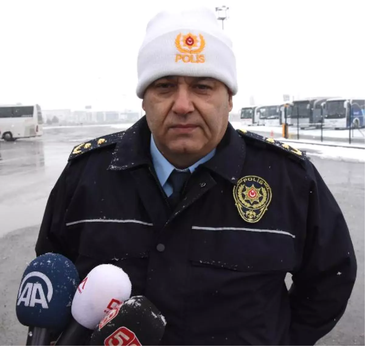 Sivas\'ta Yolcu Otobüslerine Kış Lastiği Denetimi