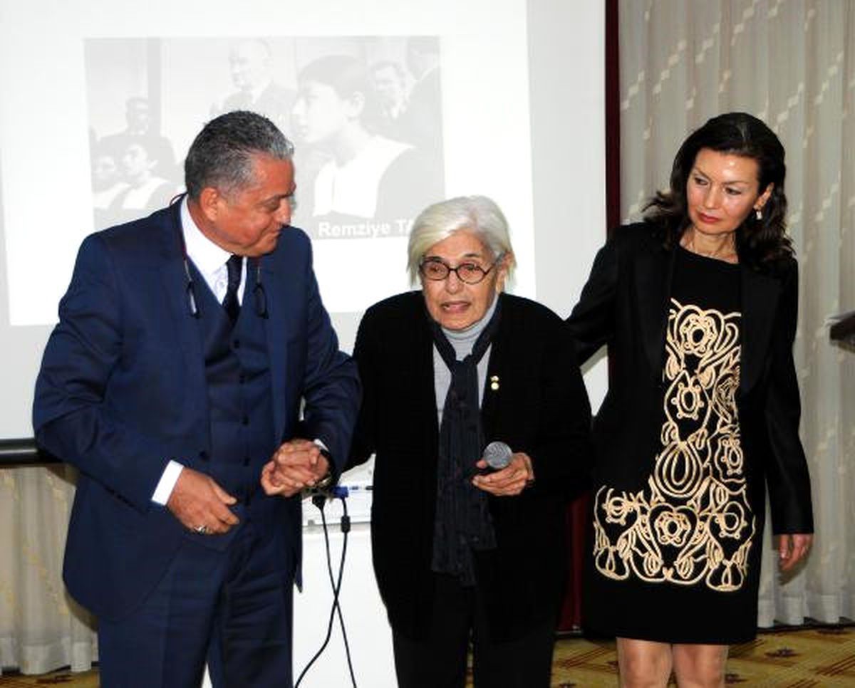 Tarihte Devlet Adına Mühür Basan İlk Kadın Adına Ödül