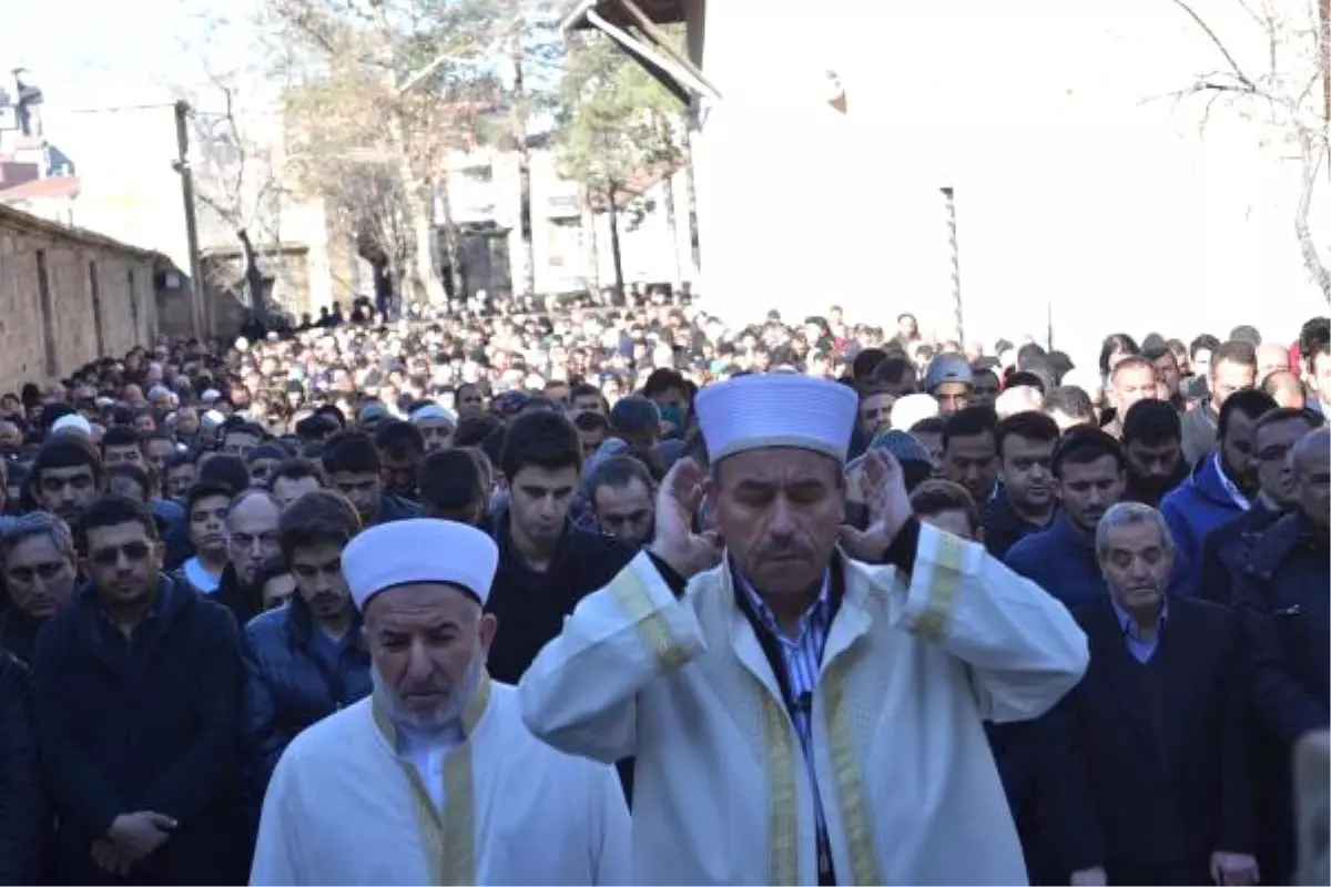 Terör Saldırısında Hayatını Kaybeden Şehitler İçin Cenaze Namazı Kılındı