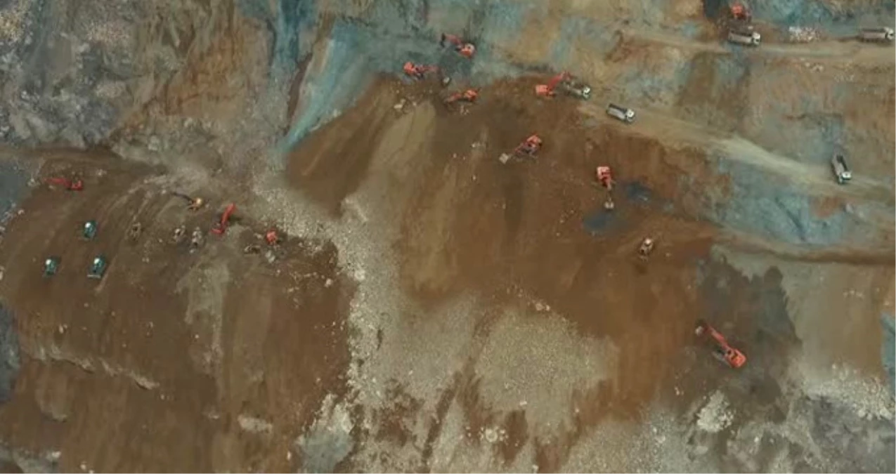 Toprak Altında Kalan Maden İşçilerini Arama Çalışmaları Havadan Görüntülendi