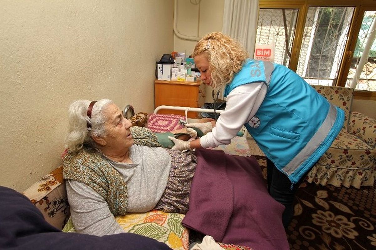 Yaşlı ve Hastalar Güvenli Ellerde