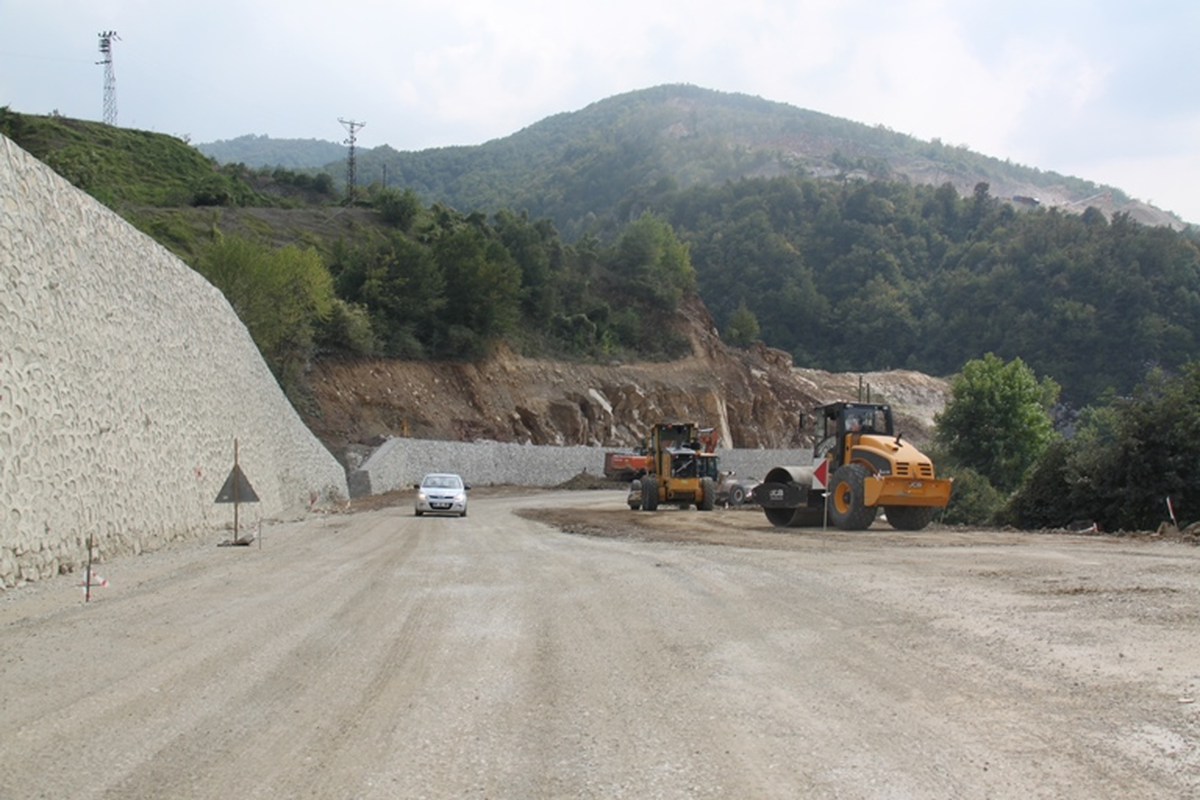 Yığılca\'da Yol Çalışması