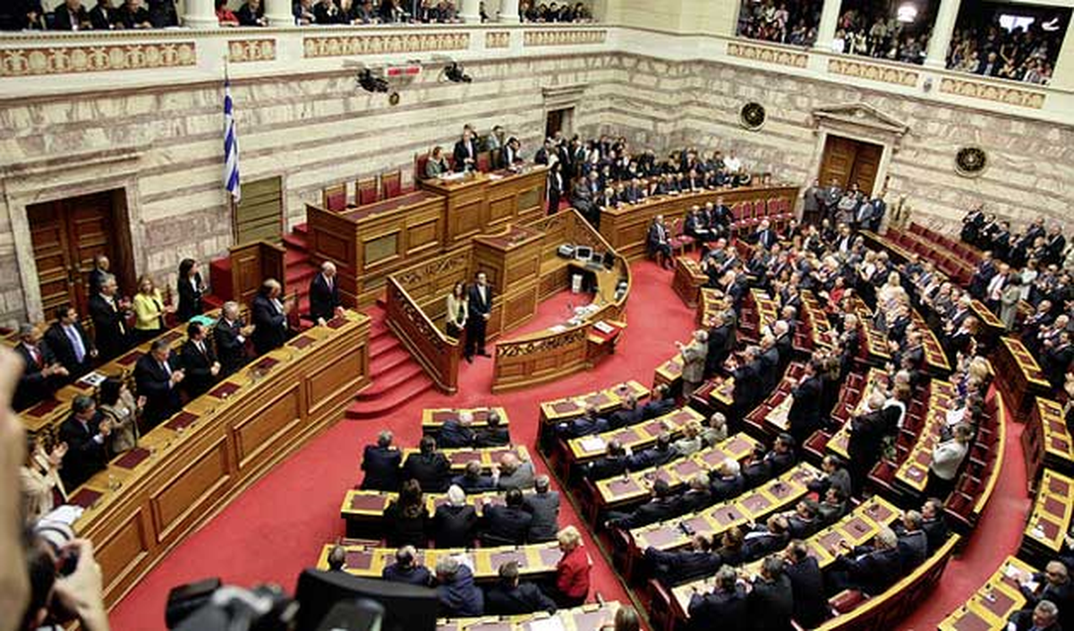 Yunanistan\'da "Acı Reçeteli" Bütçe Onaylandı