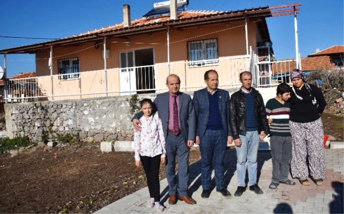 Yunusemre Belediyesi Pelitalan\'da Yanan Evi Yeniledi