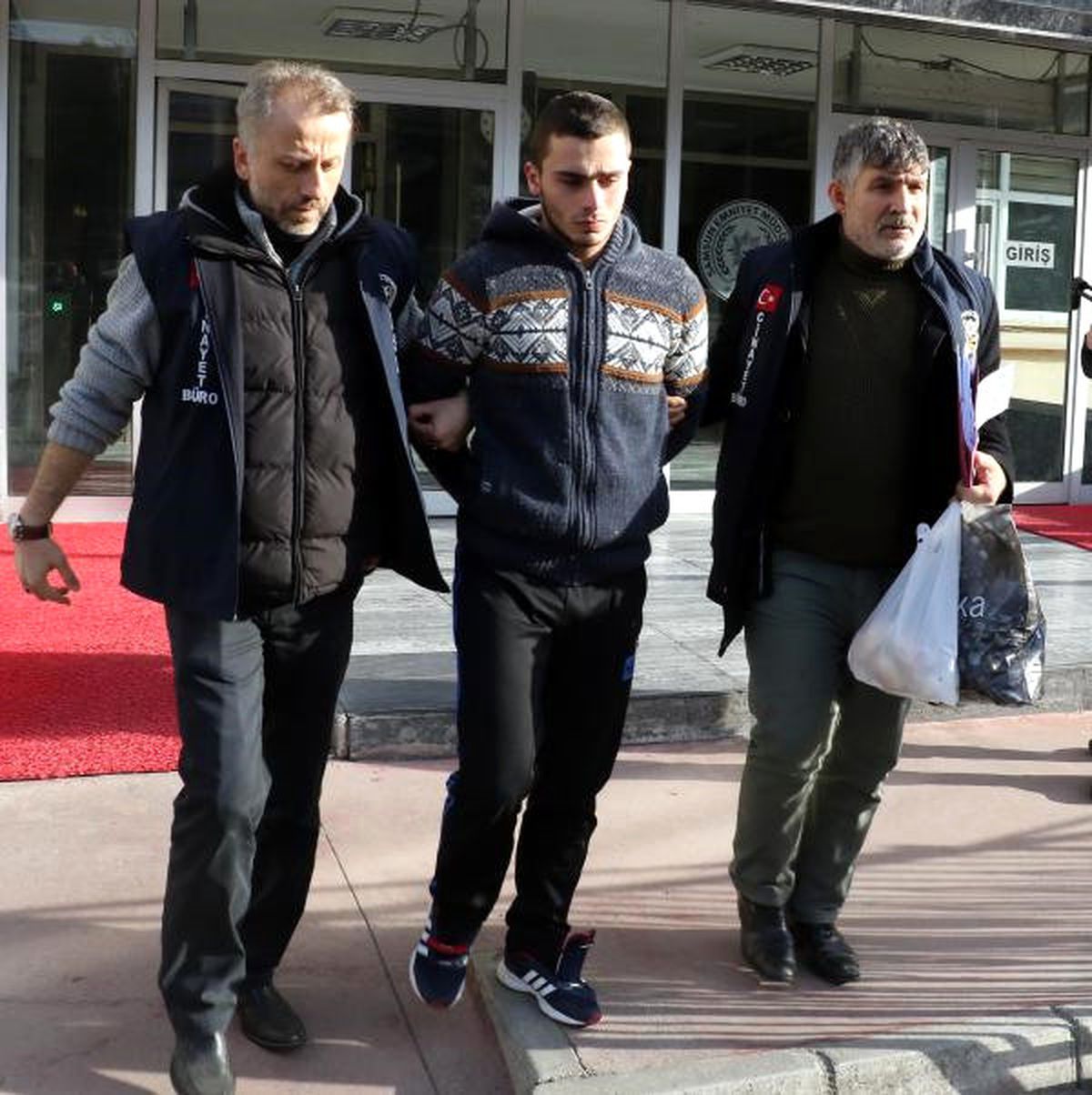 16 Yaşındaki Genç, Başından Vuruldu